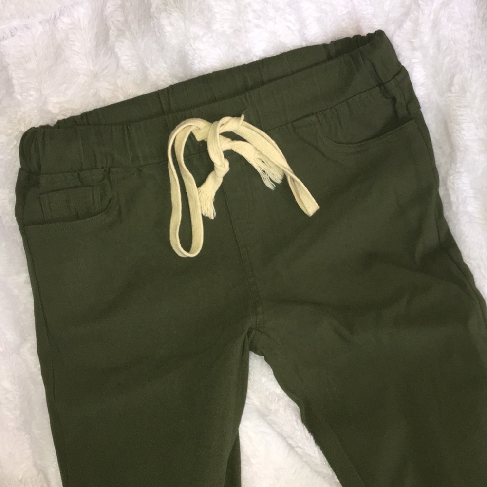 Olive slit knees skinny jeans (Soho Girl)